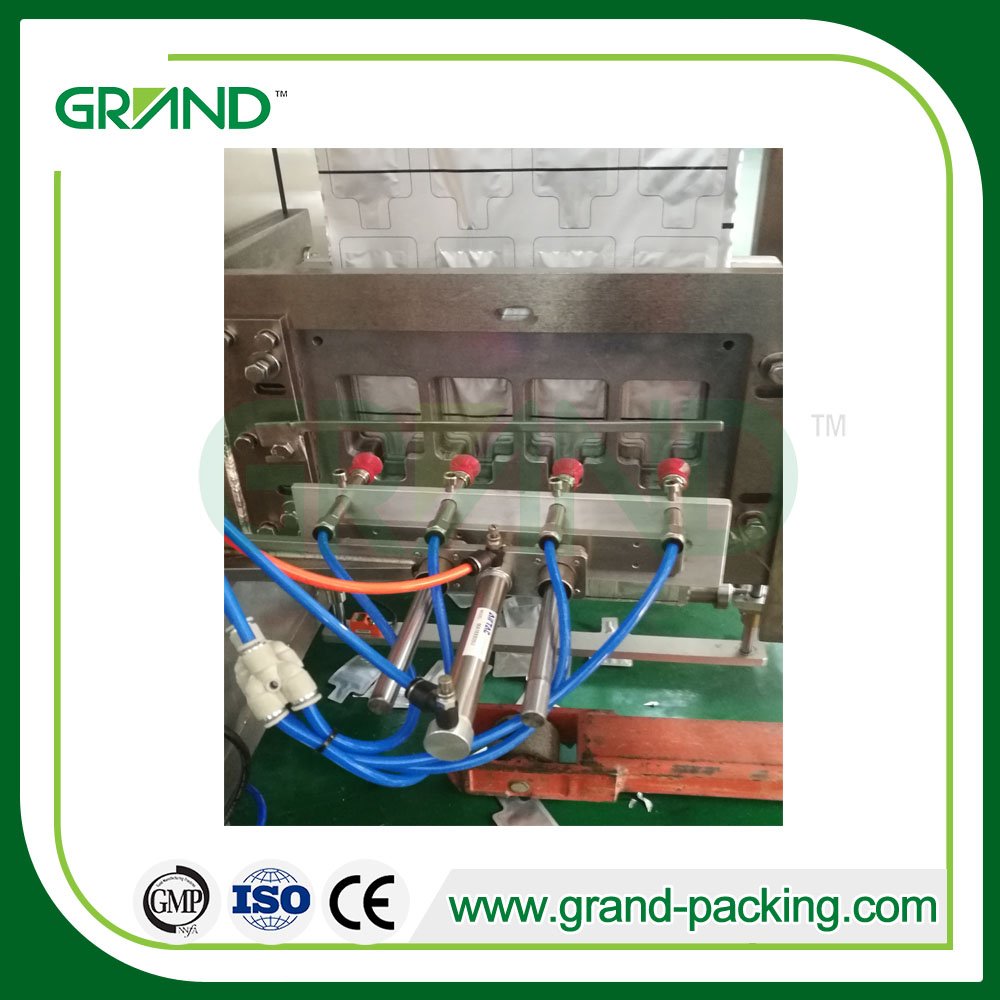  Machine d'emballage de sachet de sachette de scellage à quatre lignes de la ligne irrégulière pour liquide / poudre / granule de liquide / granule